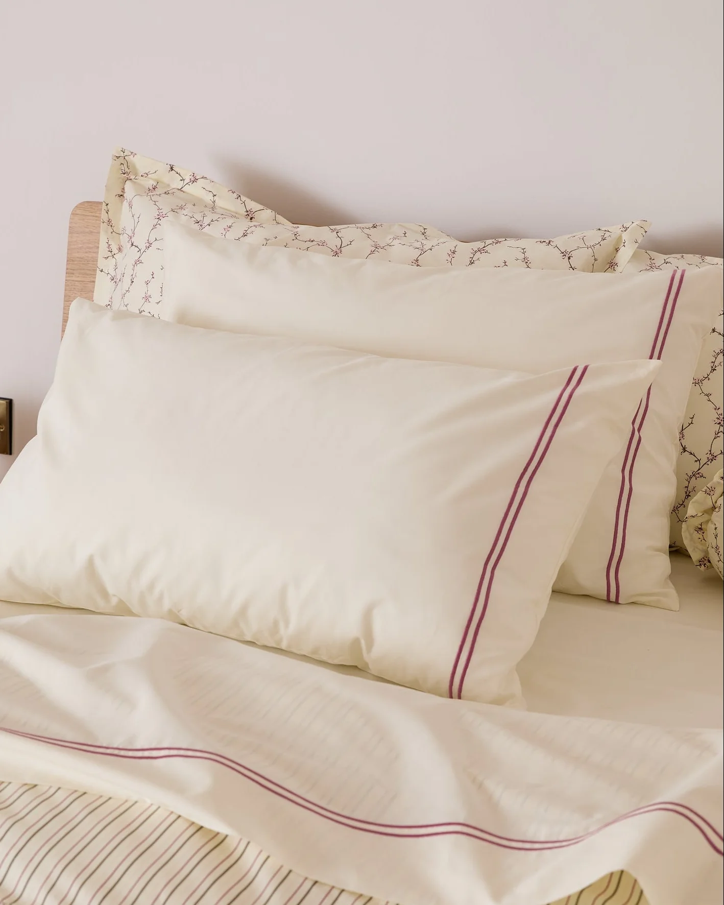 Foxford Evelyn Buttermilk Rolenio Pillowcase Set