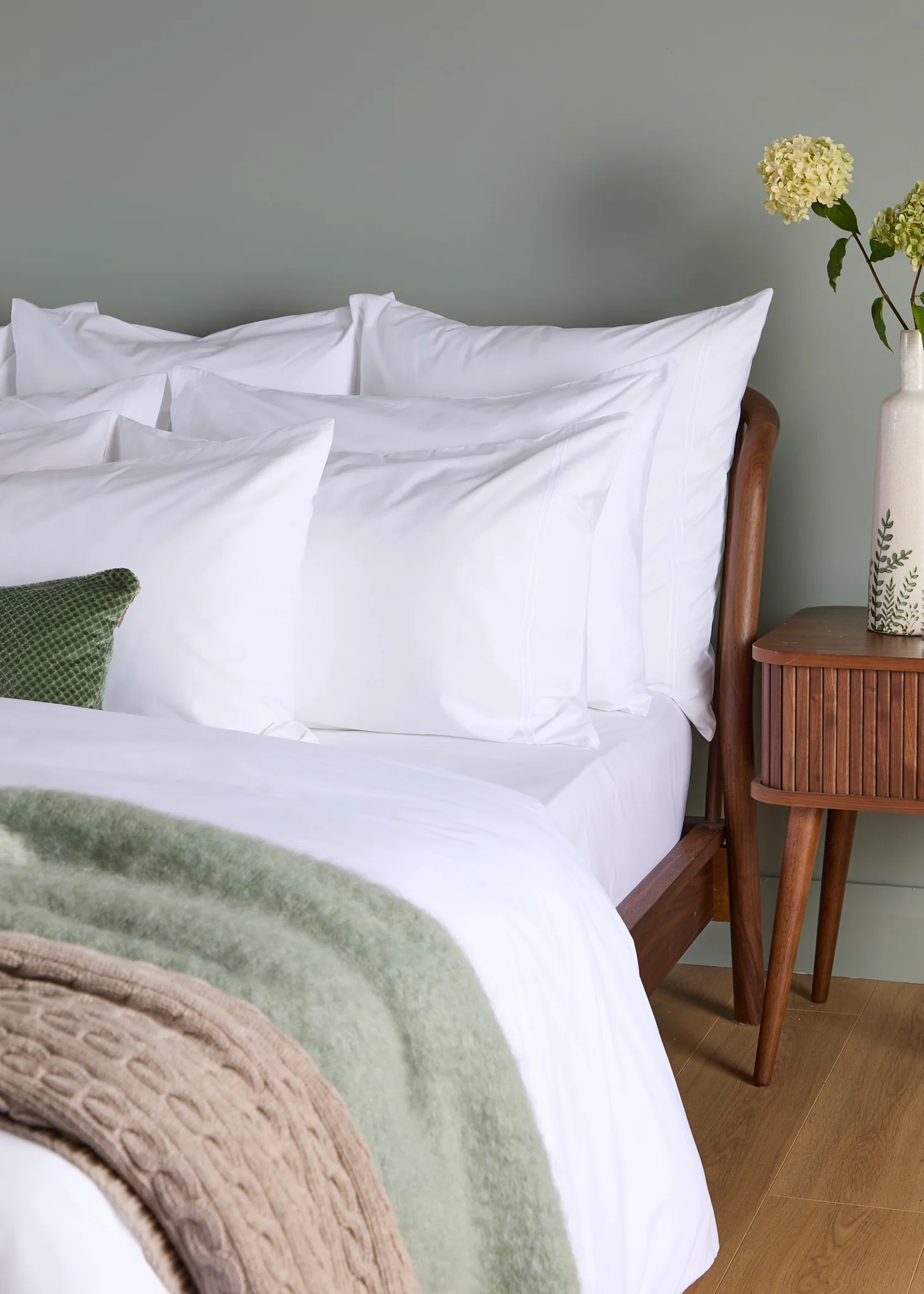 Foxford Evelyn White Rolenio Flat Sheet - Image 3