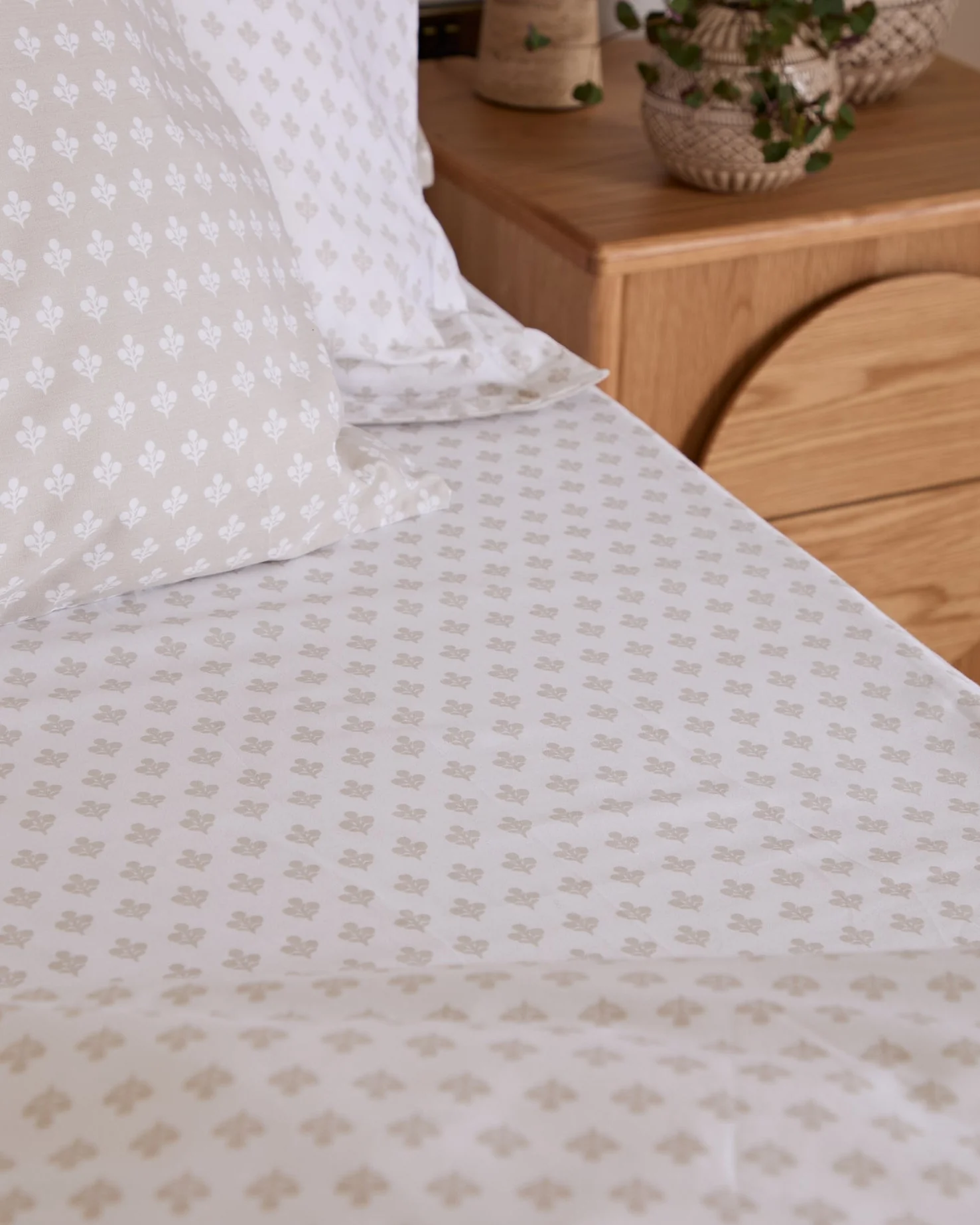 Foxford Mia Fitted Sheet - Image 4