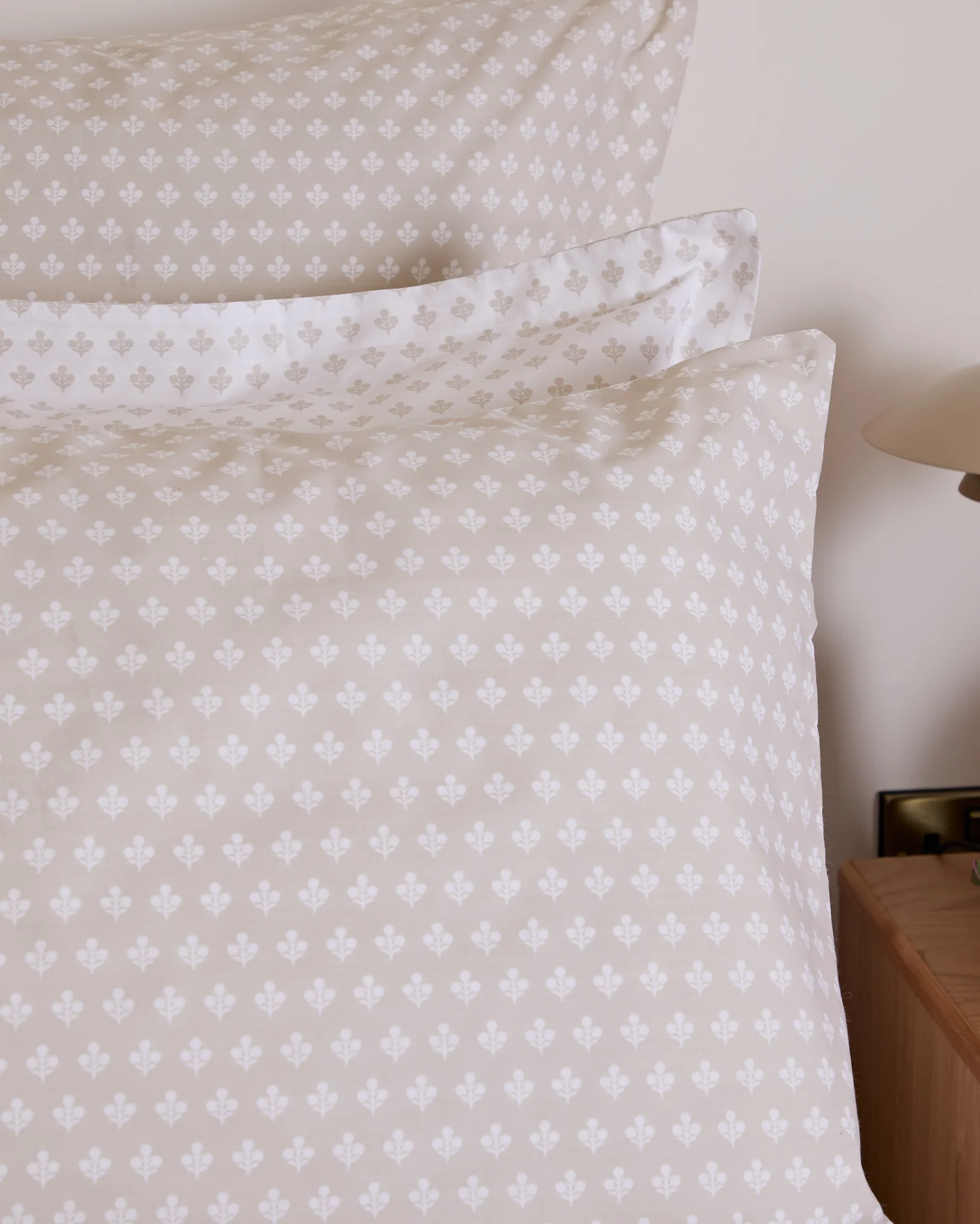Foxford Mia Nacre Pillowcase Pair - Image 3