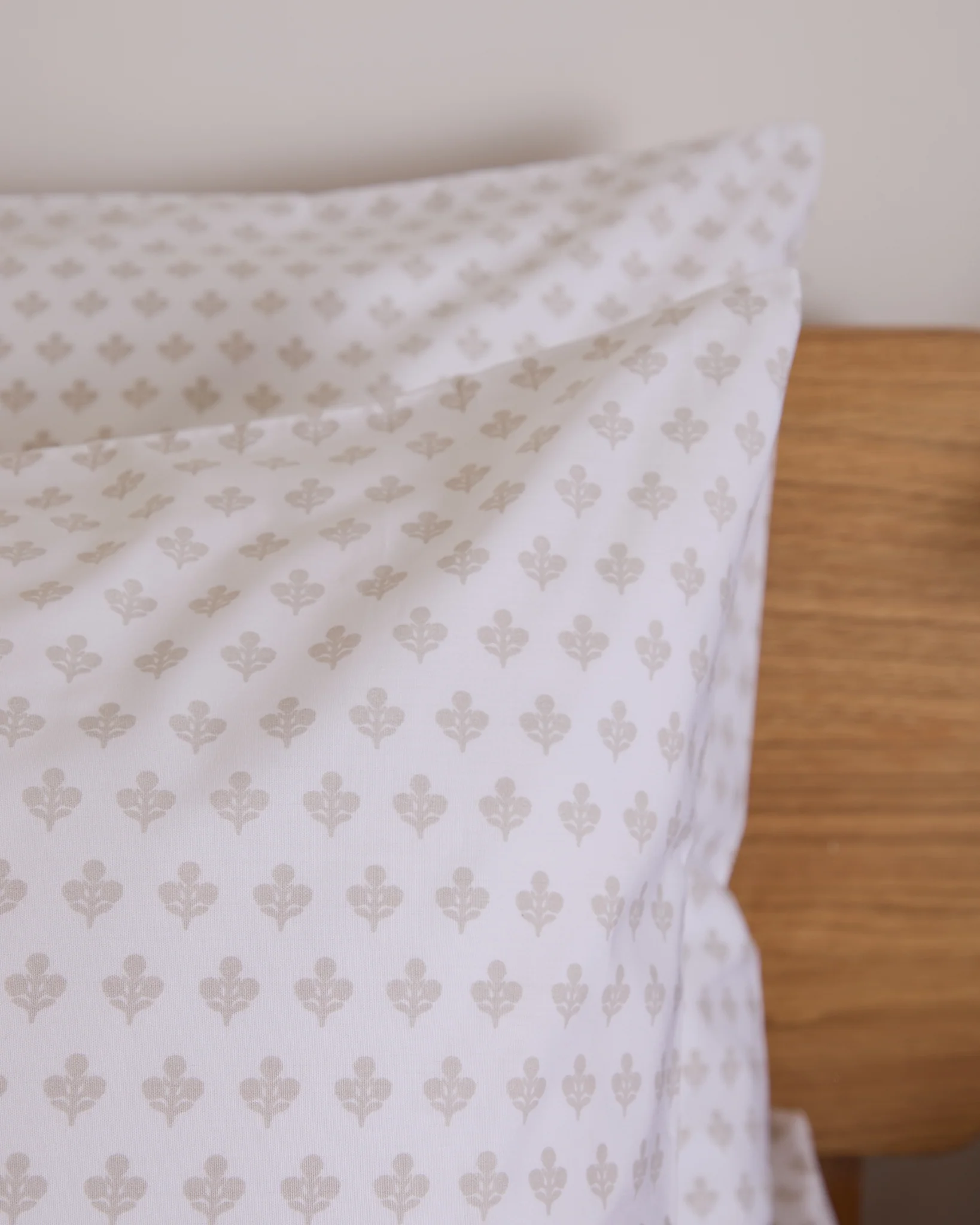 Foxford Mia White Pillowcase Set - Image 3