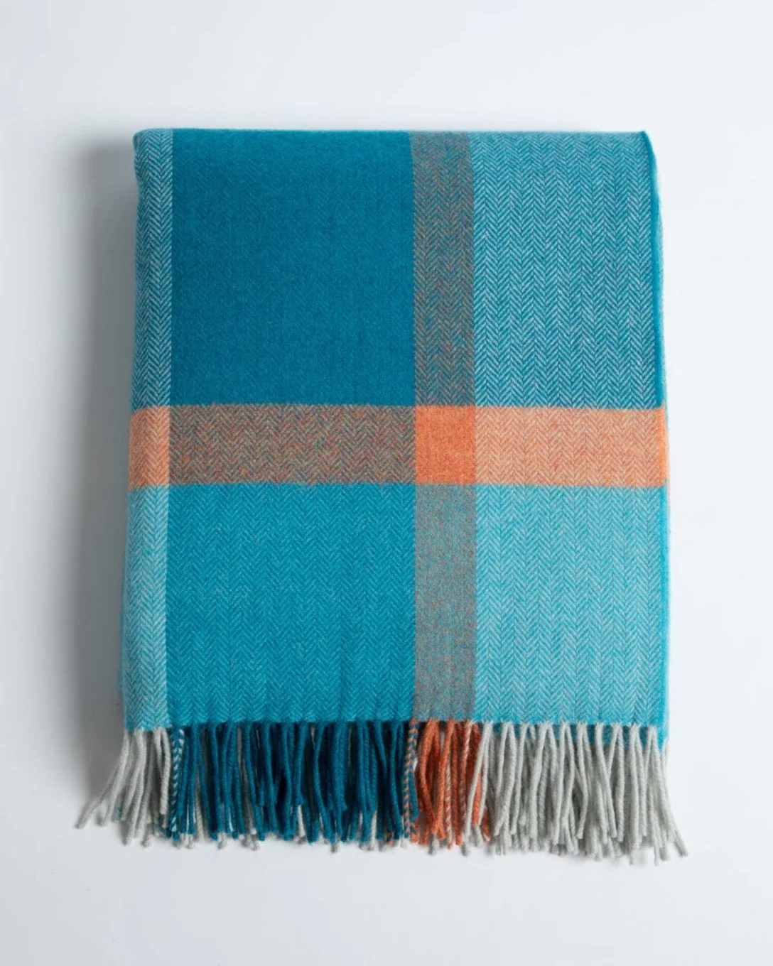 Foxford Oisín Lambswool Throw - Image 3