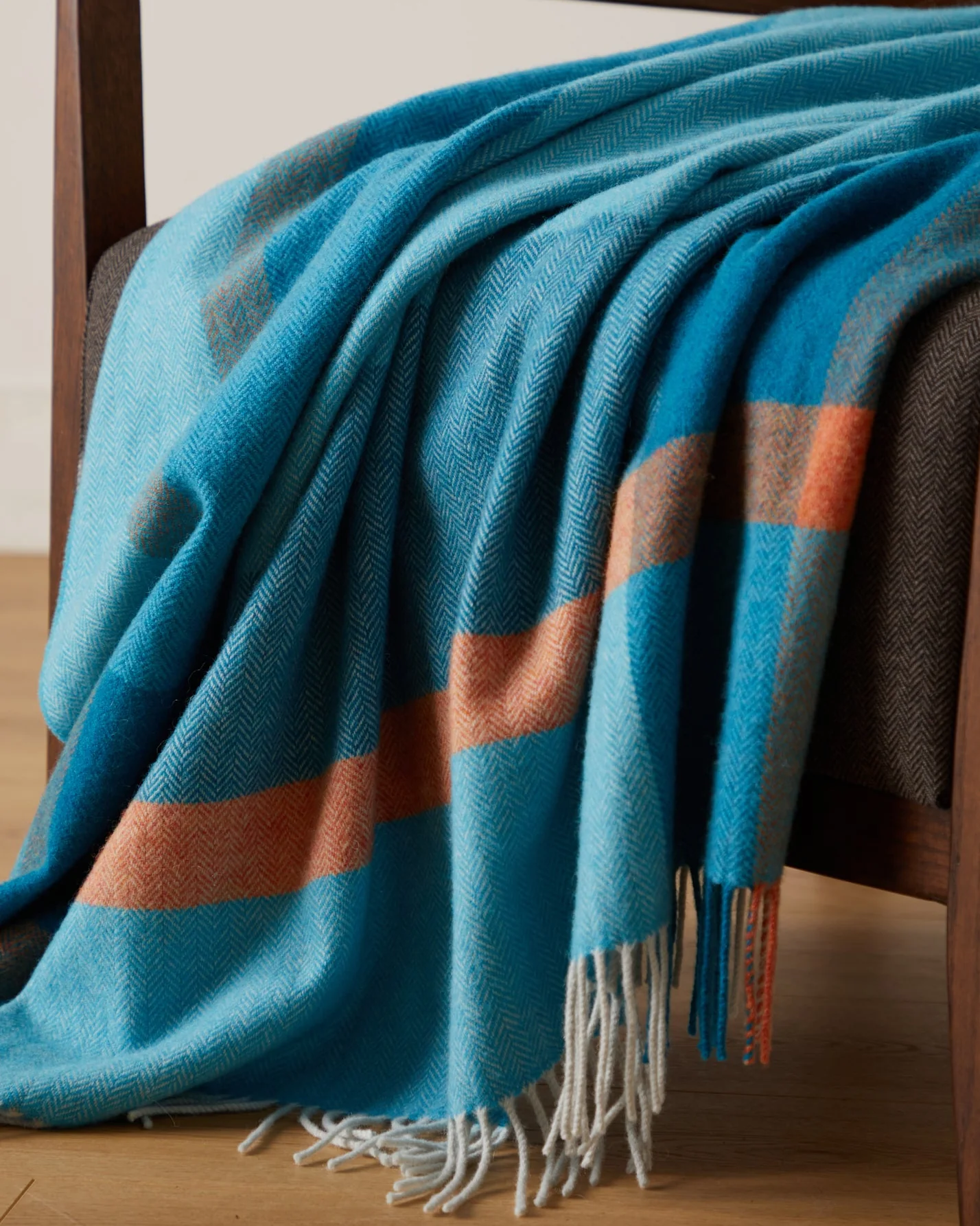Foxford Oisín Lambswool Throw - Image 5