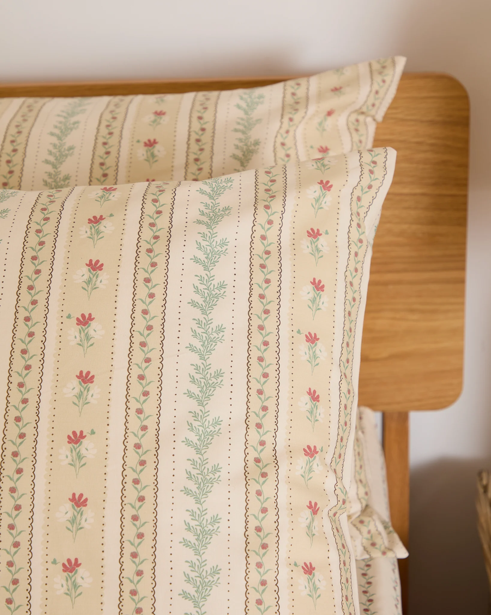 Foxford Rose Pillowcase Set - Image 3